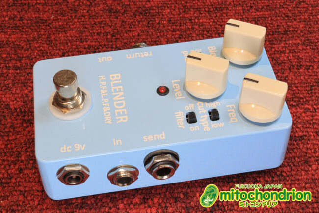 エフェクトループを作り、エフェクターにドライ音をブレンドする事ができるエフェクターです。