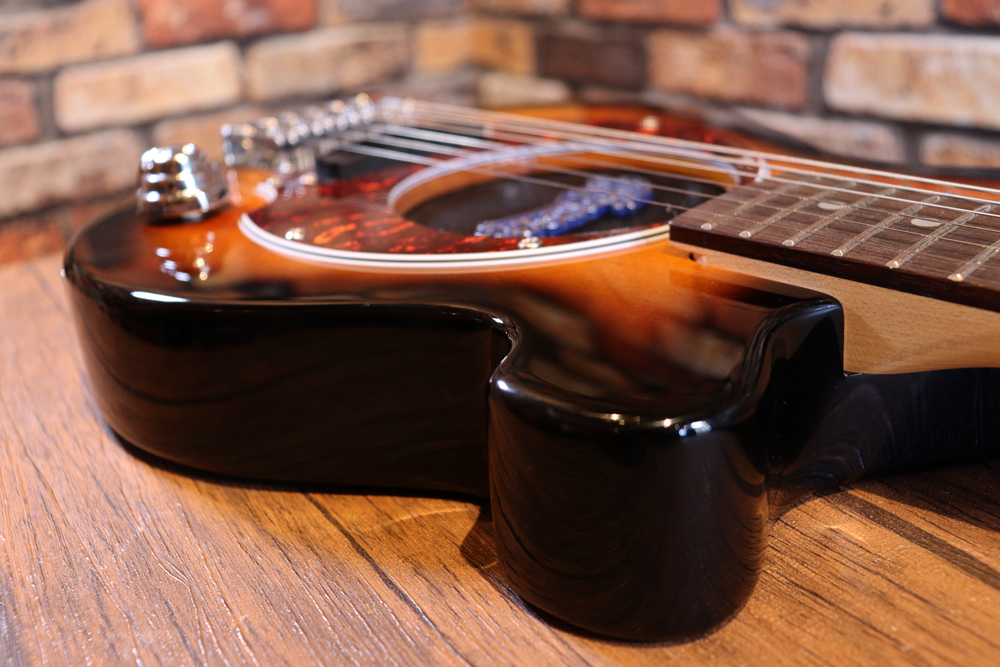 元祖アンプ内蔵ギターはこれ！Pignose Ampもさることながら、このギターも最高です。