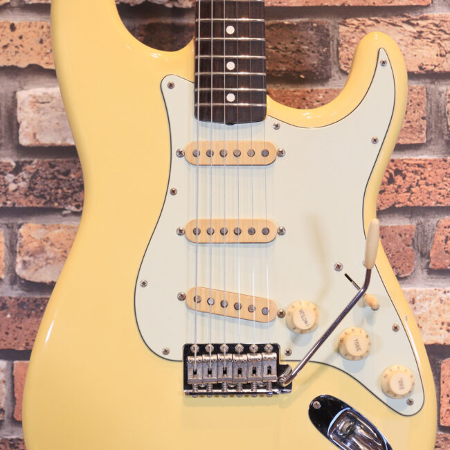 ピックガードをミントグリーンに交換、5way仕様のストラトです！