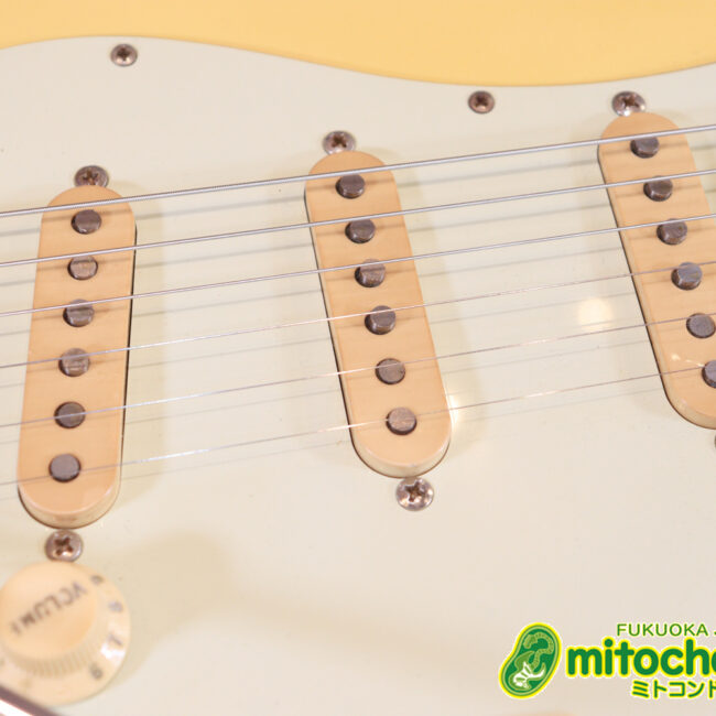 ピックガードをミントグリーンに交換、5way仕様のストラトです！