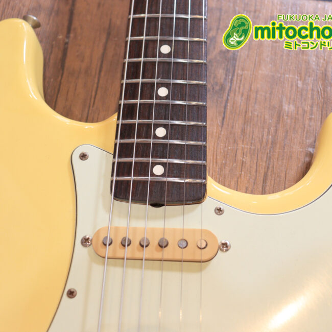 ピックガードをミントグリーンに交換、5way仕様のストラトです！