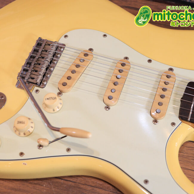 ピックガードをミントグリーンに交換、5way仕様のストラトです！