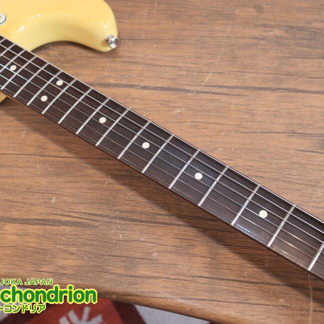 ピックガードをミントグリーンに交換、5way仕様のストラトです！