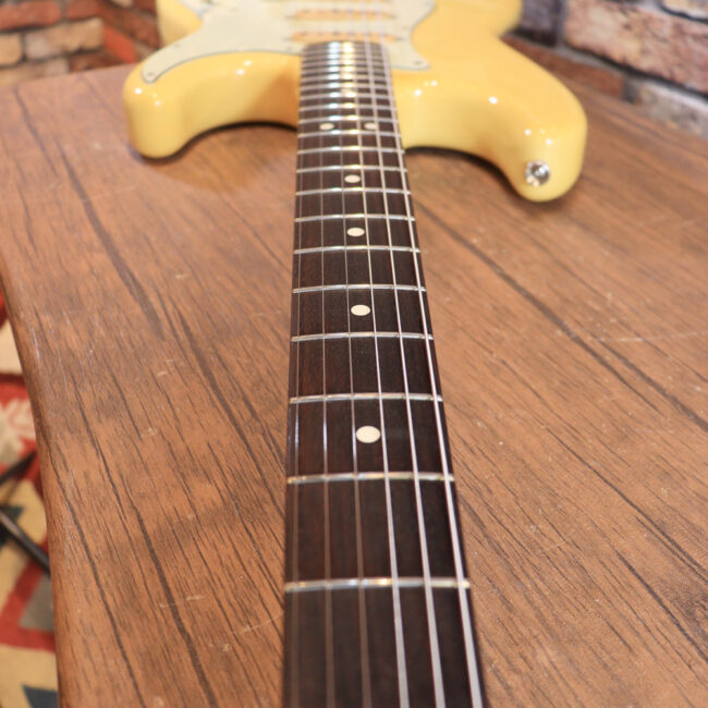 ピックガードをミントグリーンに交換、5way仕様のストラトです！