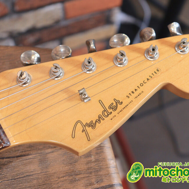 ピックガードをミントグリーンに交換、5way仕様のストラトです！