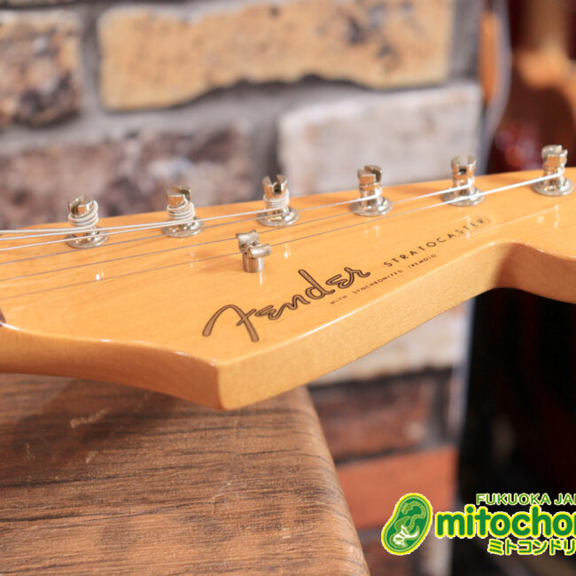 ピックガードをミントグリーンに交換、5way仕様のストラトです！