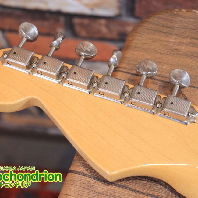 ピックガードをミントグリーンに交換、5way仕様のストラトです！