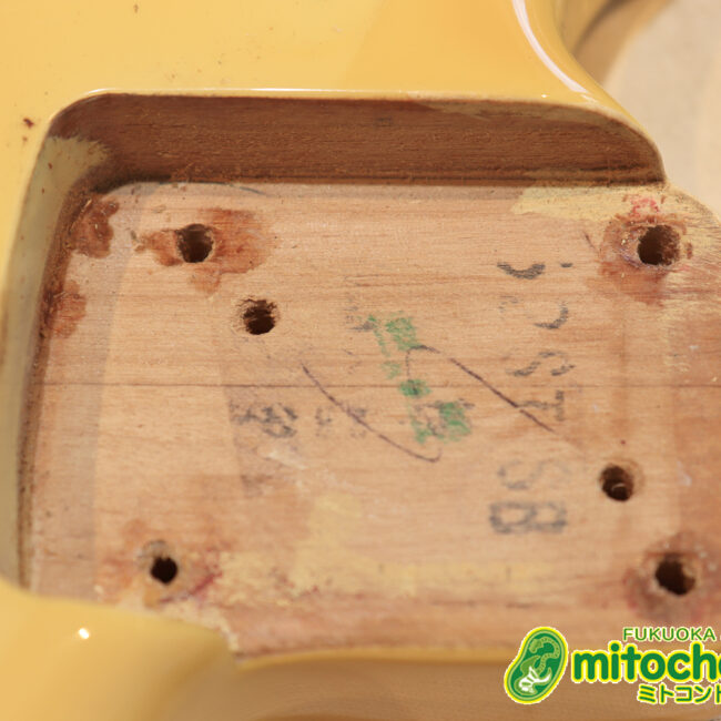 ピックガードをミントグリーンに交換、5way仕様のストラトです！