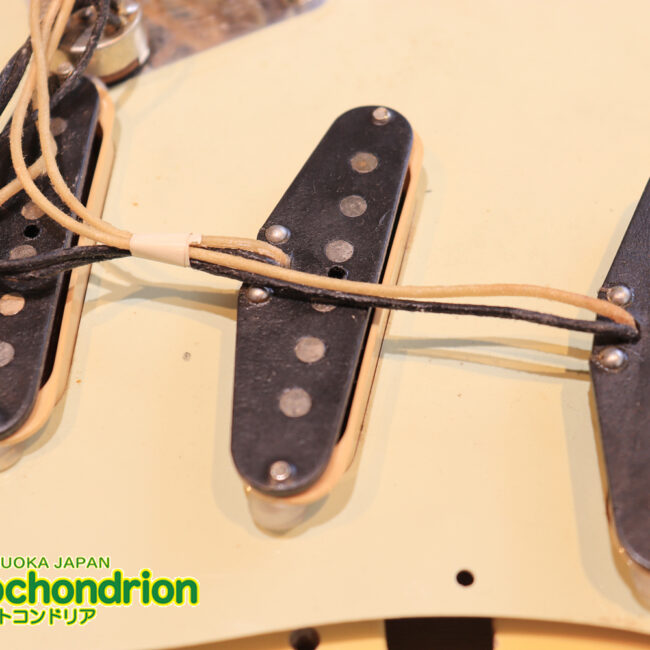 ピックガードをミントグリーンに交換、5way仕様のストラトです！