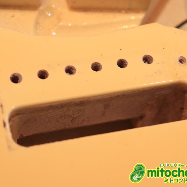 ピックガードをミントグリーンに交換、5way仕様のストラトです！