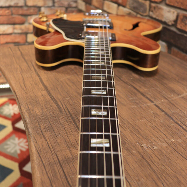 ワイドナットのES-335です！