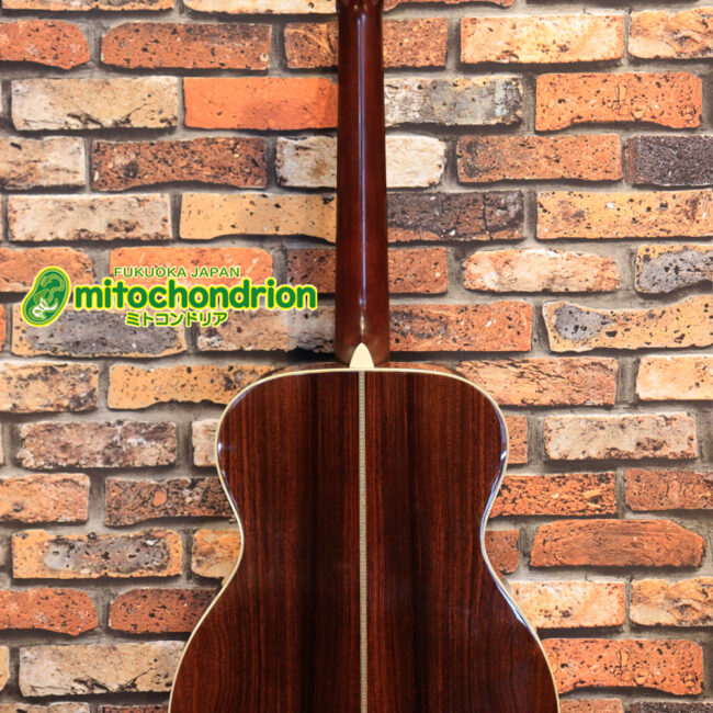 フィッシュマンのピックアップを搭載したOM28V！