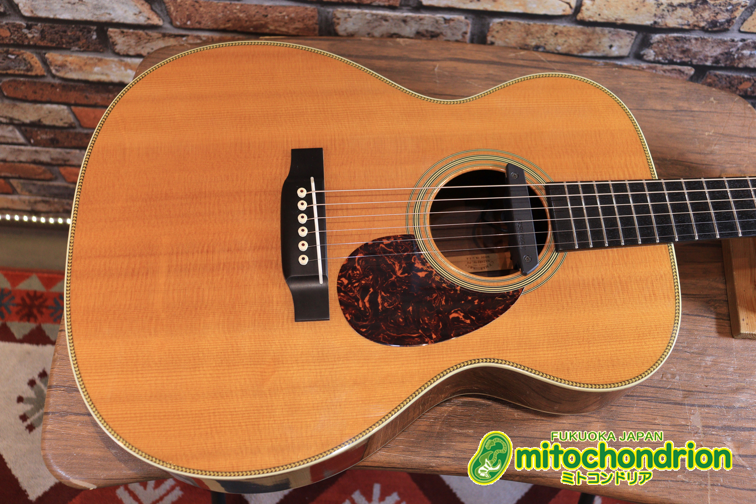 フィッシュマンのピックアップを搭載したOM28V！