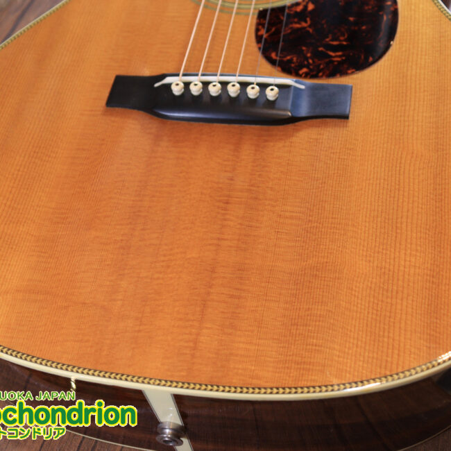 フィッシュマンのピックアップを搭載したOM28V！