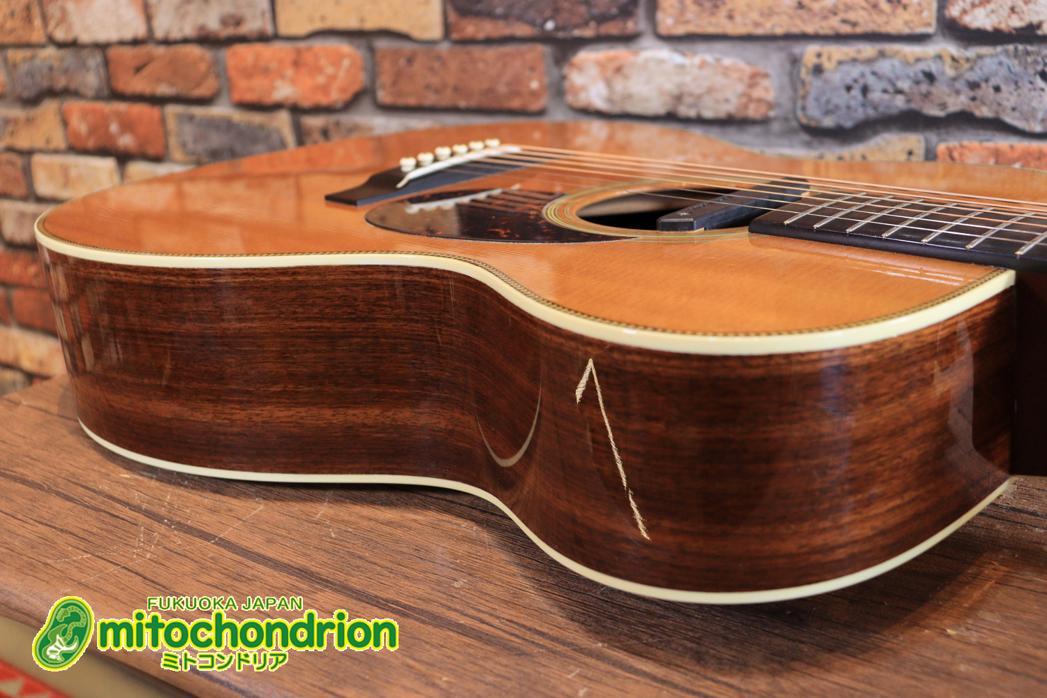 フィッシュマンのピックアップを搭載したOM28V！