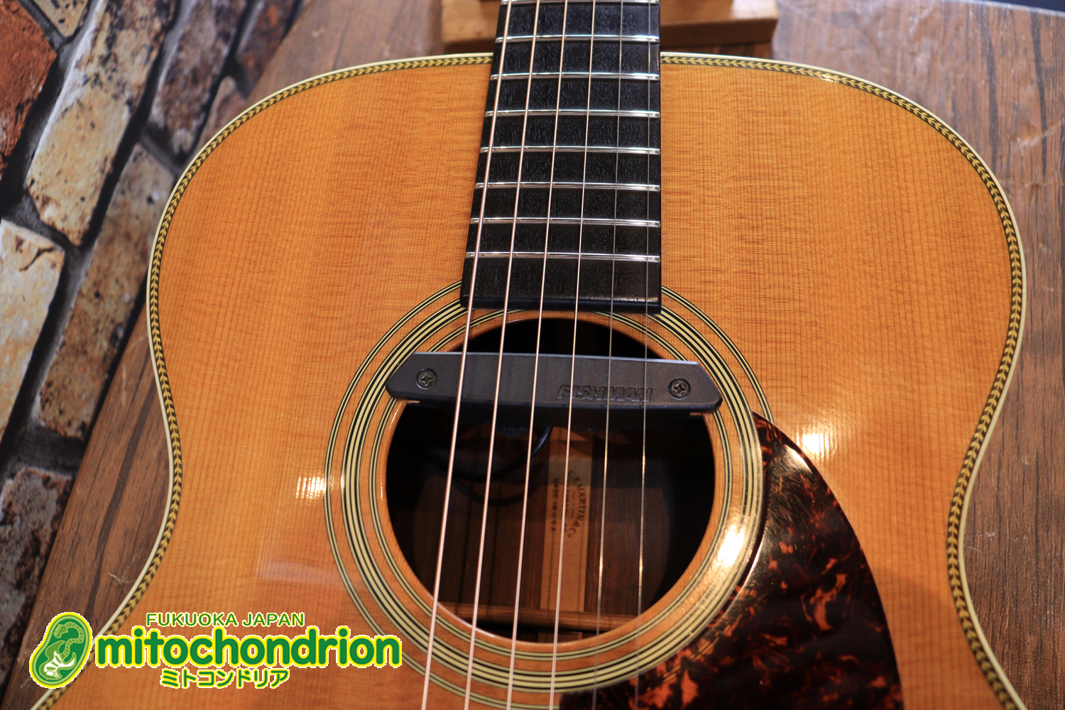 フィッシュマンのピックアップを搭載したOM28V！