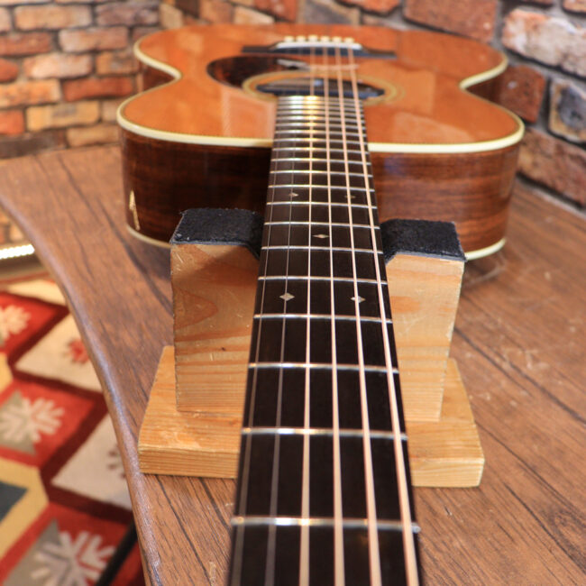 フィッシュマンのピックアップを搭載したOM28V！