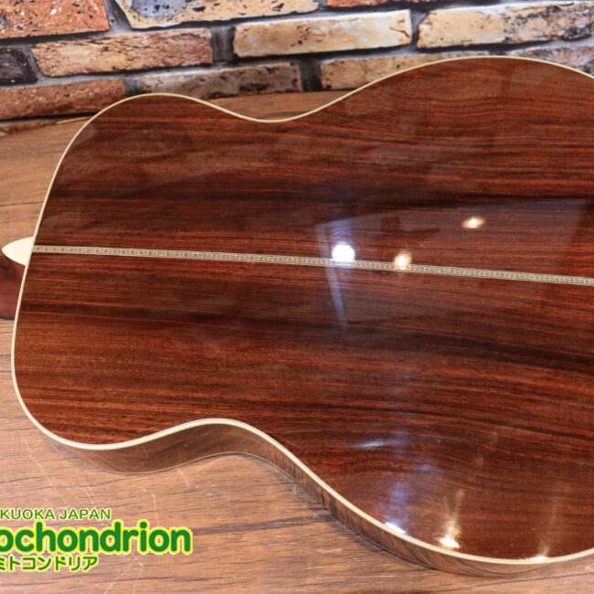 フィッシュマンのピックアップを搭載したOM28V！