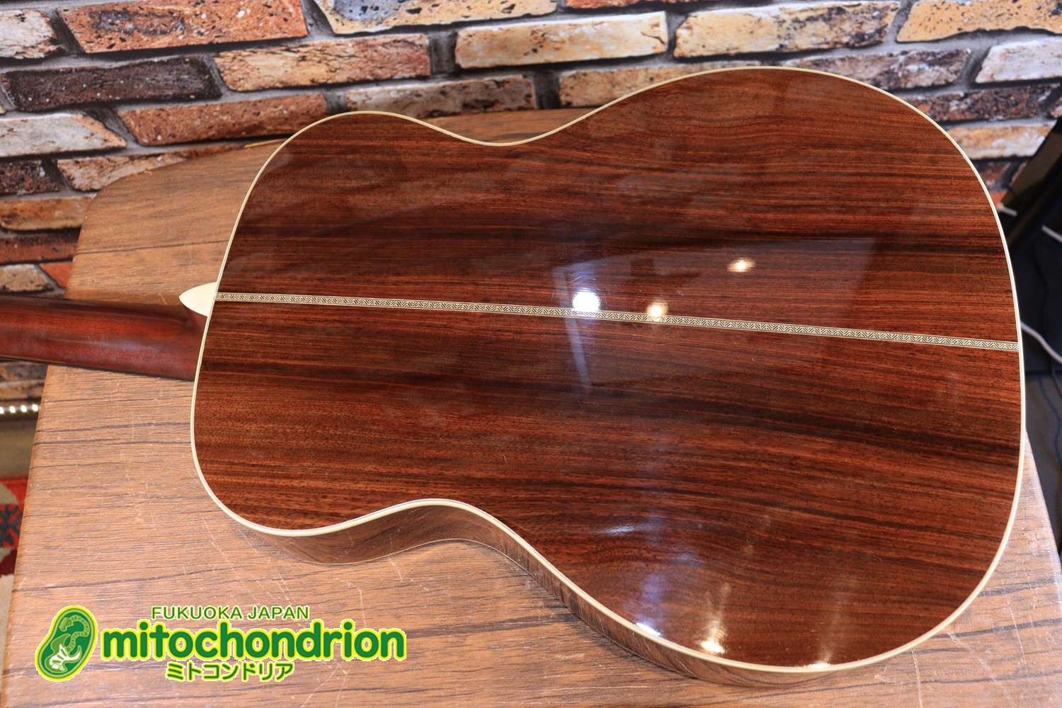 フィッシュマンのピックアップを搭載したOM28V！