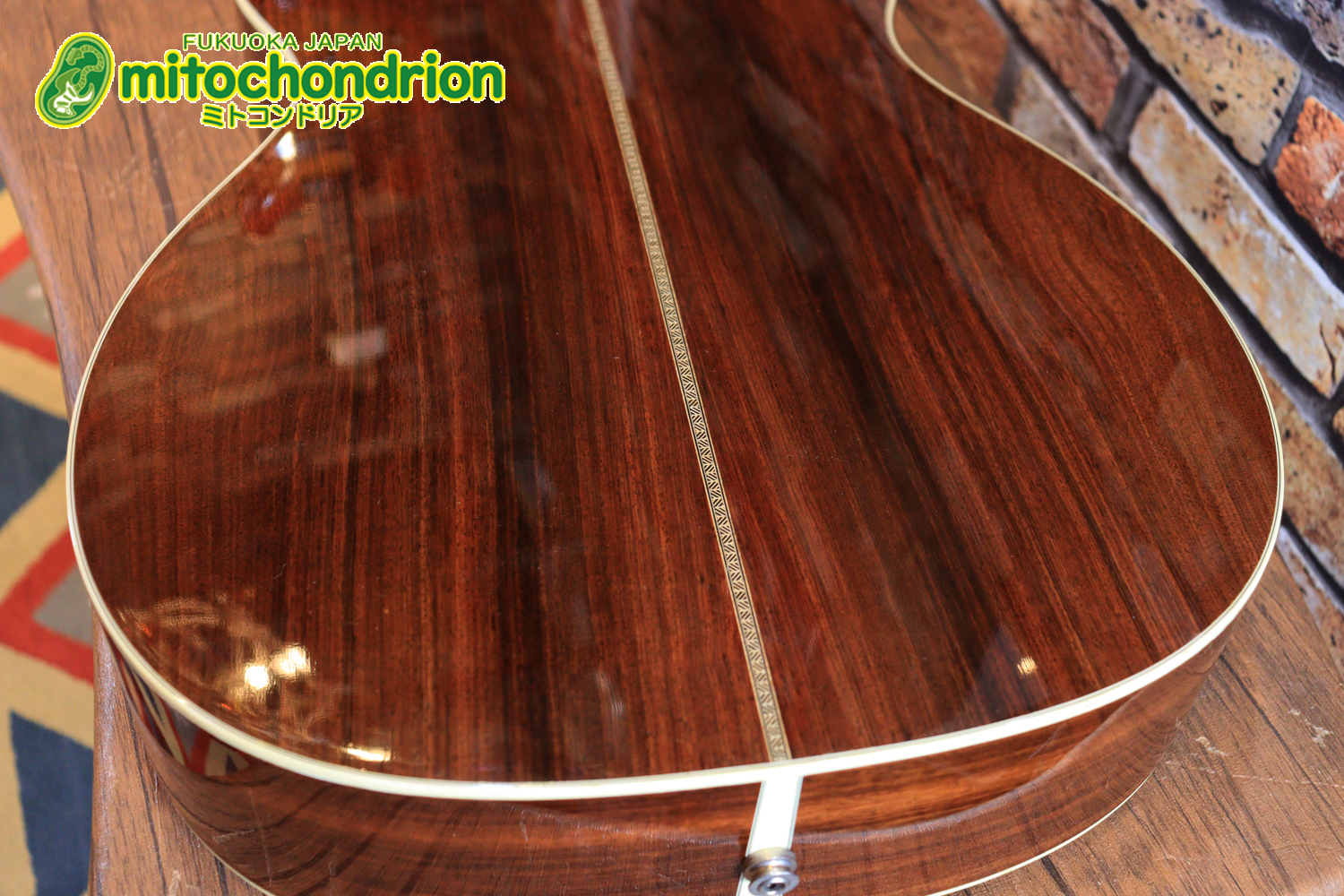 フィッシュマンのピックアップを搭載したOM28V！