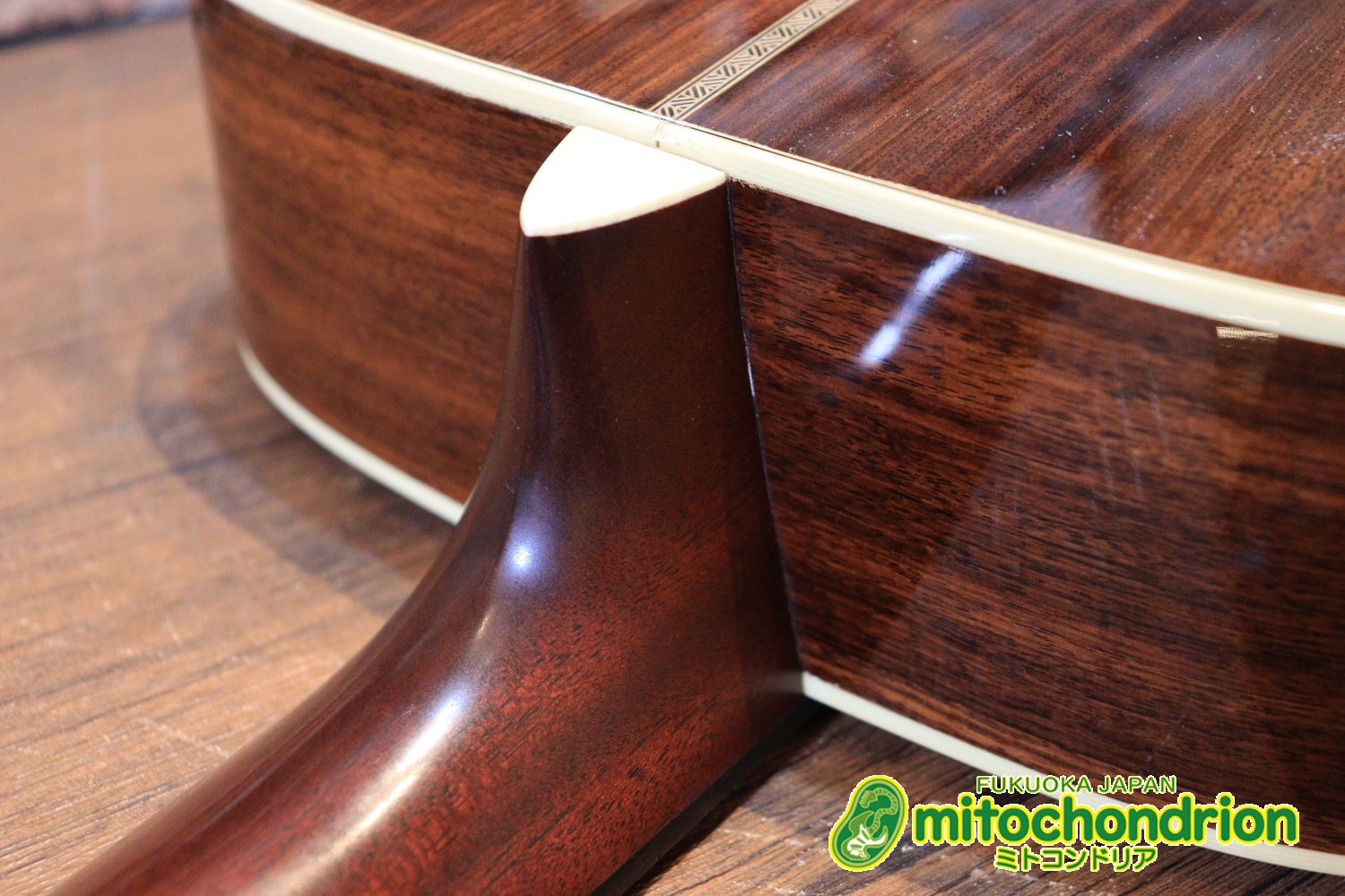 フィッシュマンのピックアップを搭載したOM28V！