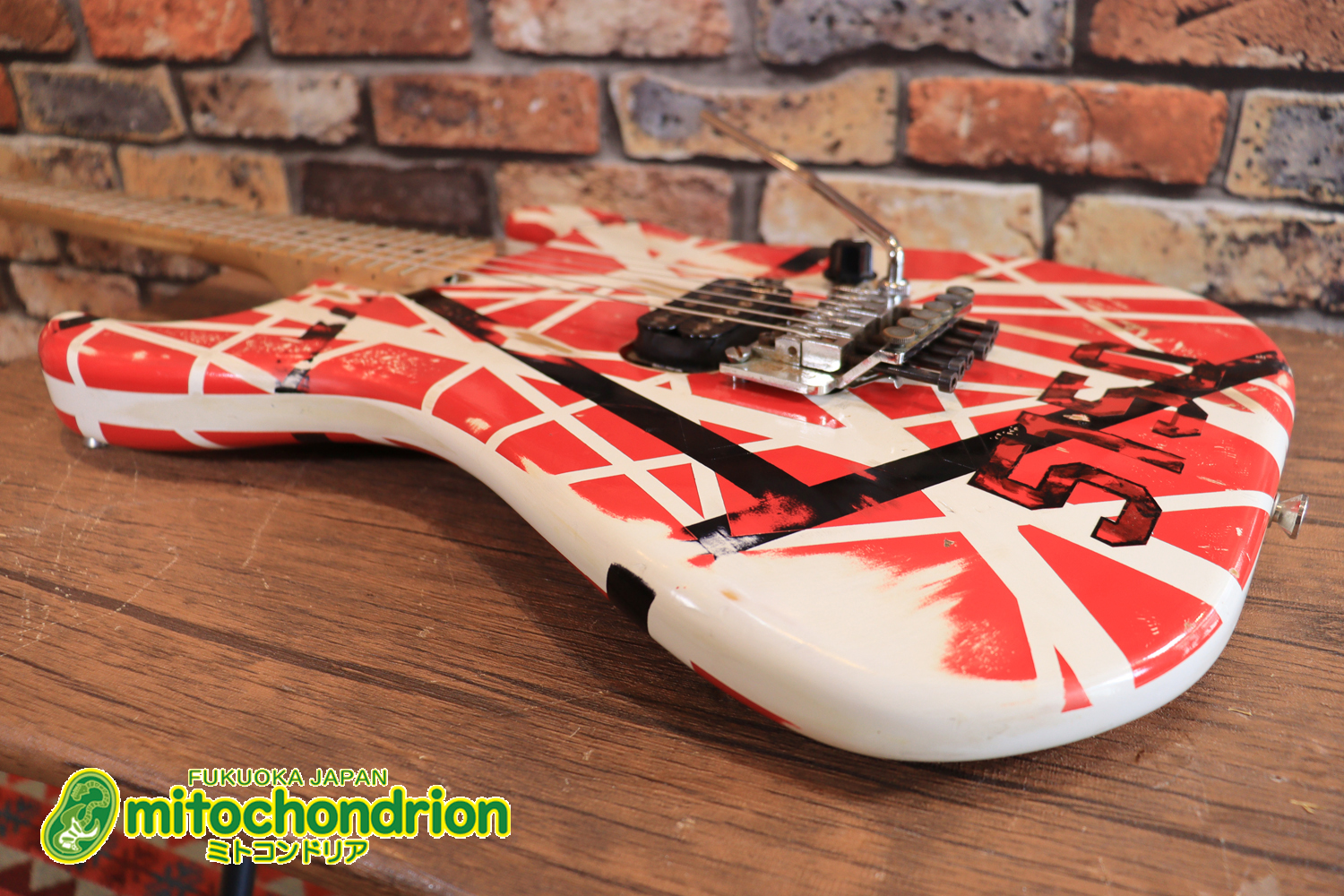 ノーブランドのフランケンです！ダンカンピックアップ&フロイドローズ搭載！