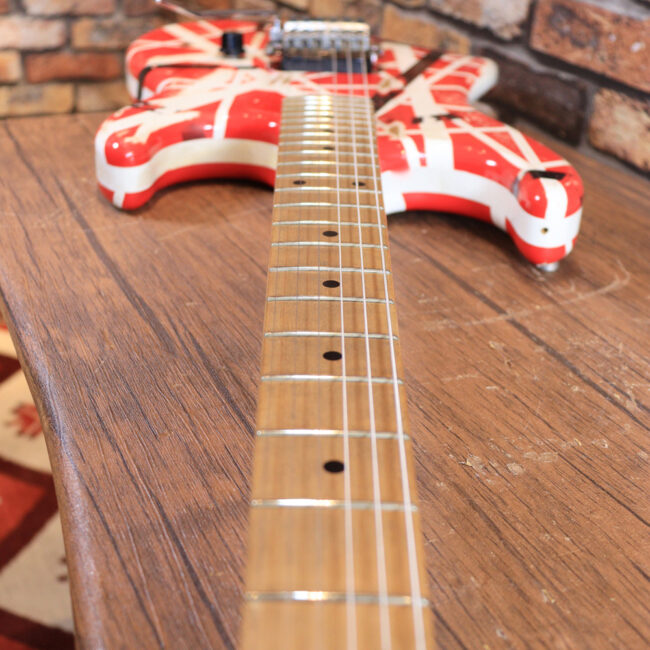 ノーブランドのフランケンです！ダンカンピックアップ&フロイドローズ搭載！