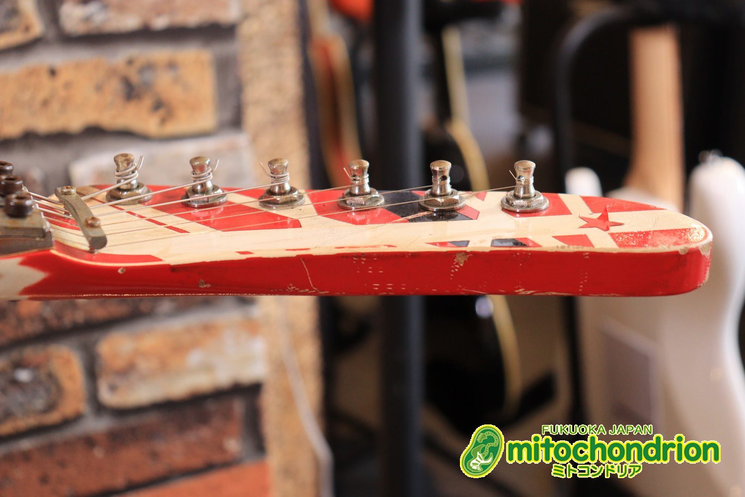 ノーブランドのフランケンです！ダンカンピックアップ&フロイドローズ搭載！