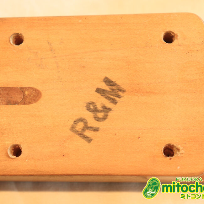 ノーブランドのフランケンです！ダンカンピックアップ&フロイドローズ搭載！