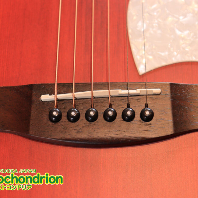 これから始める方にもお勧め！艶消しブラックのエレアコ！クリップチューナーとカポ付きです！！