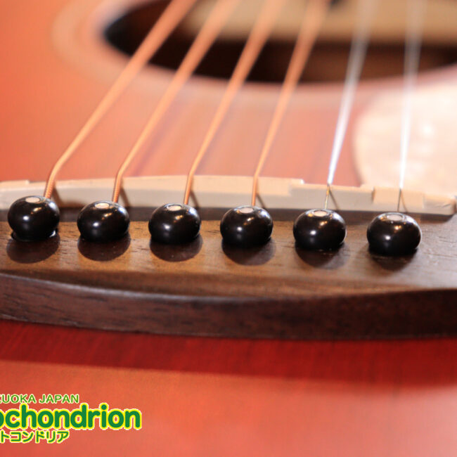 これから始める方にもお勧め！艶消しブラックのエレアコ！クリップチューナーとカポ付きです！！