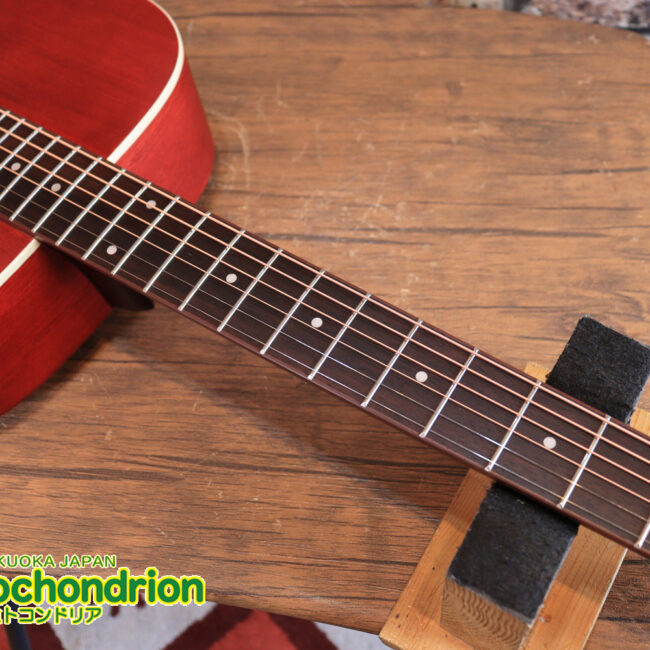 これから始める方にもお勧め！艶消しブラックのエレアコ！クリップチューナーとカポ付きです！！