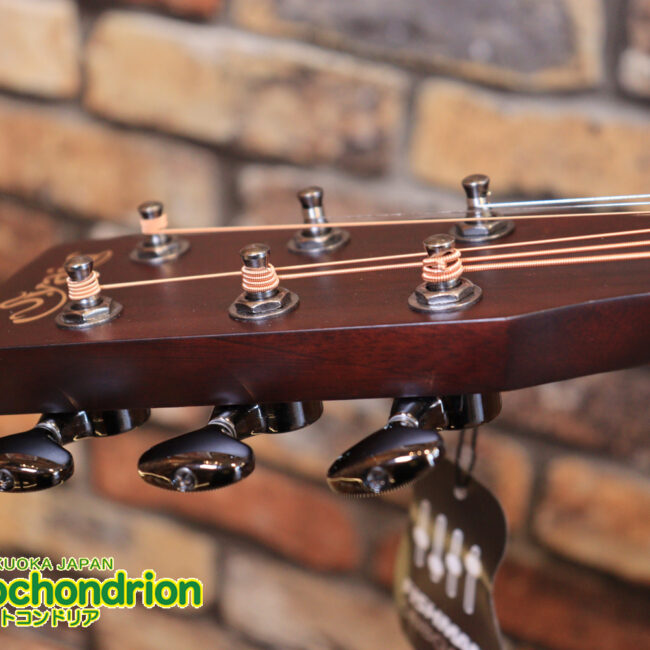 これから始める方にもお勧め！艶消しブラックのエレアコ！クリップチューナーとカポ付きです！！