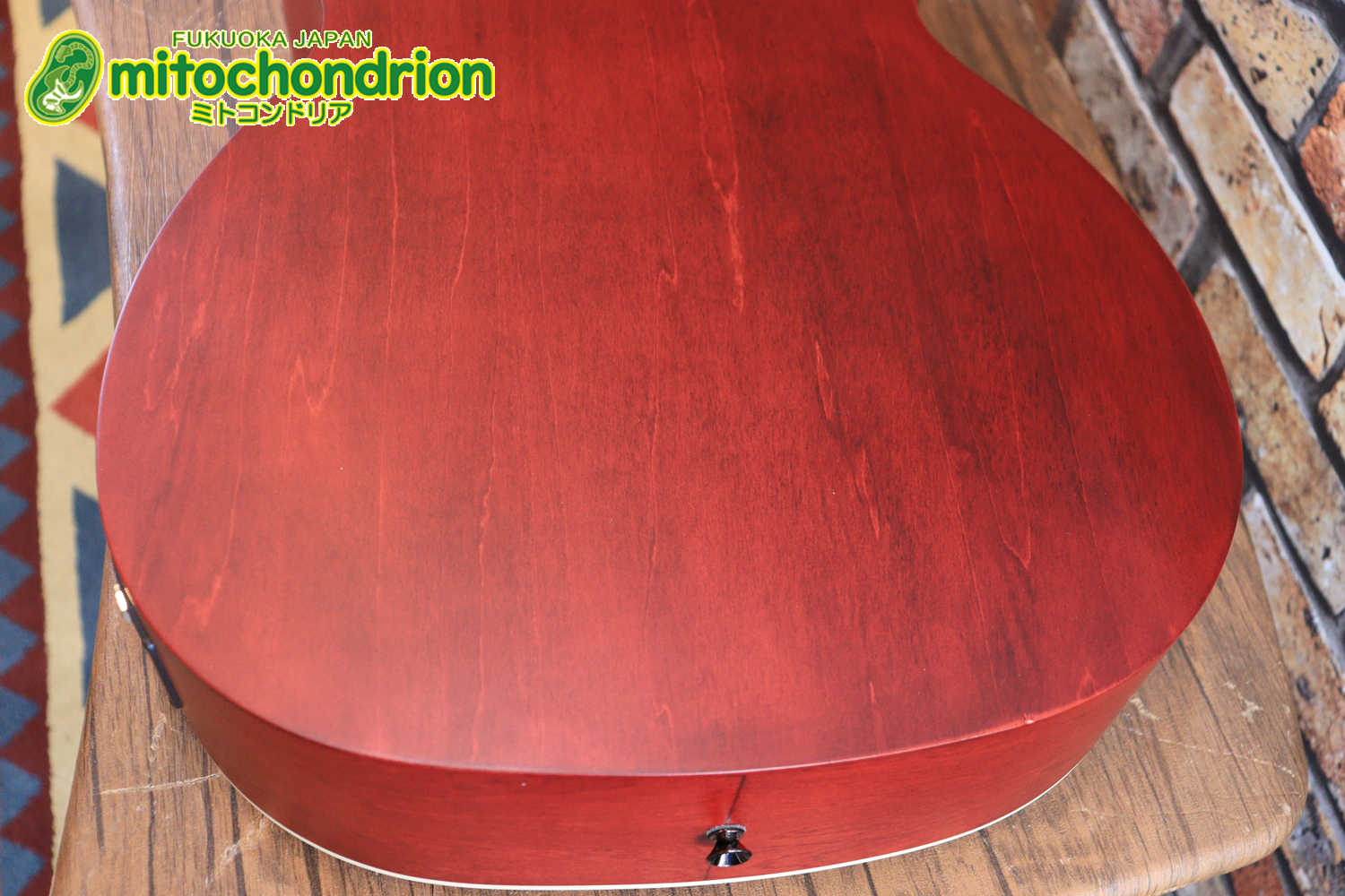 これから始める方にもお勧め！艶消しブラックのエレアコ！クリップチューナーとカポ付きです！！