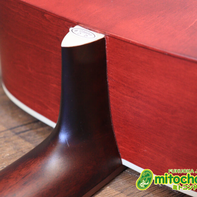 これから始める方にもお勧め！艶消しブラックのエレアコ！クリップチューナーとカポ付きです！！