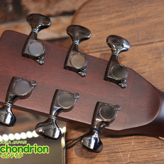 これから始める方にもお勧め！艶消しブラックのエレアコ！クリップチューナーとカポ付きです！！