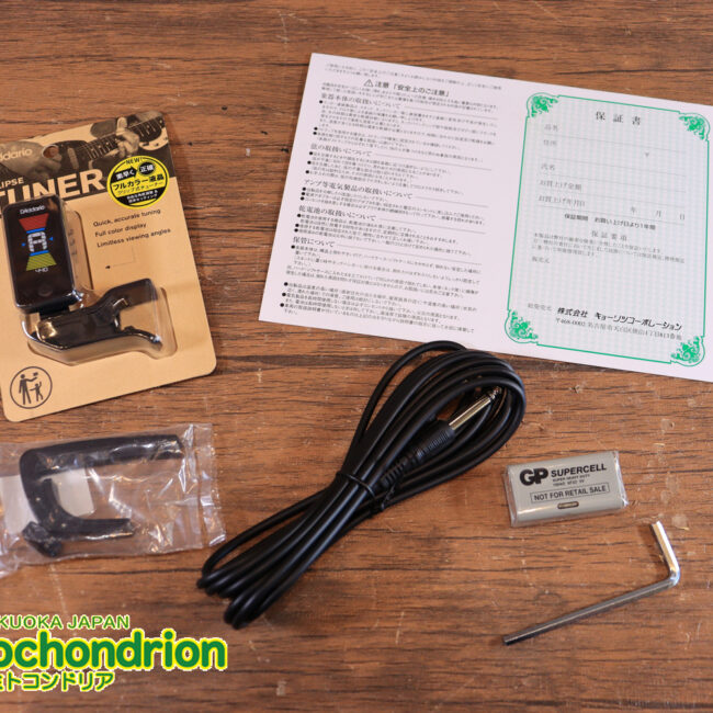 これから始める方にもお勧め！艶消しブラックのエレアコ！クリップチューナーとカポ付きです！！