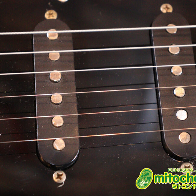 Suhrピックアップにウイルキンソン・ブリッジ、ヴィンテージのバンブルビーを搭載したパシフィカ！