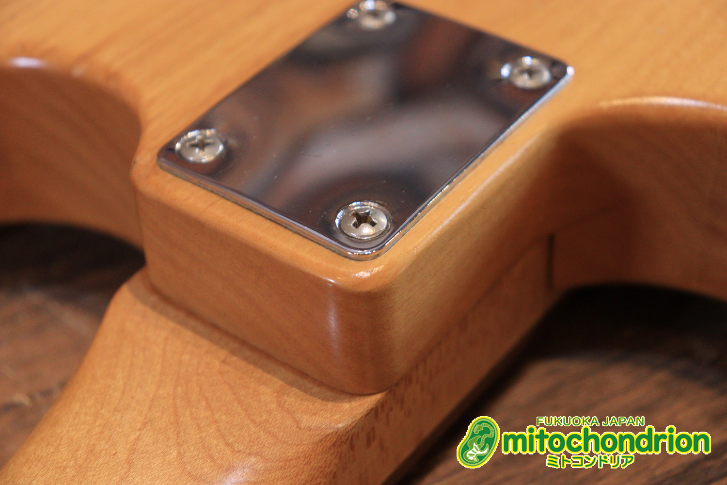 Suhrピックアップにウイルキンソン・ブリッジ、ヴィンテージのバンブルビーを搭載したパシフィカ！