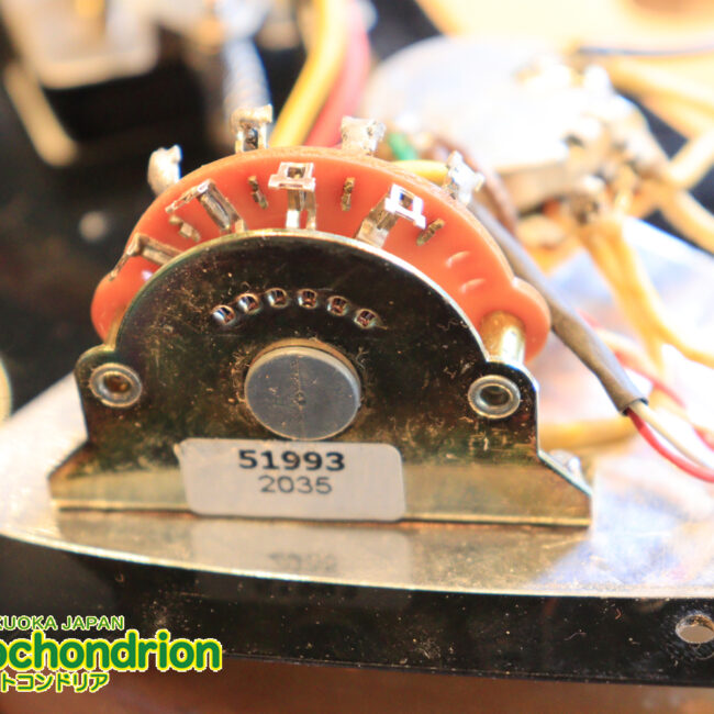 Suhrピックアップにウイルキンソン・ブリッジ、ヴィンテージのバンブルビーを搭載したパシフィカ！