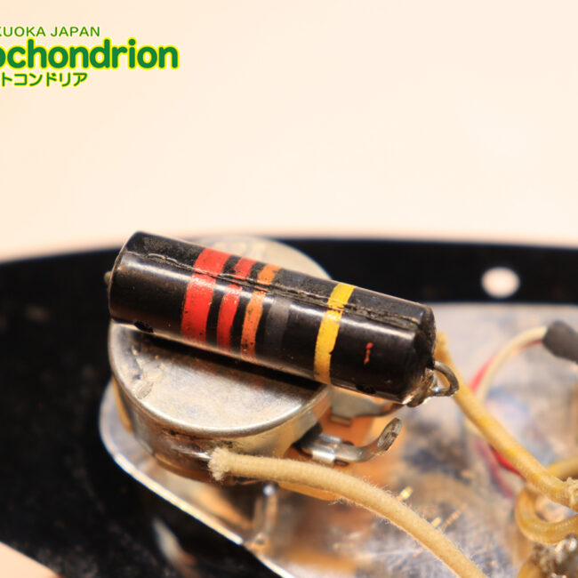 Suhrピックアップにウイルキンソン・ブリッジ、ヴィンテージのバンブルビーを搭載したパシフィカ！