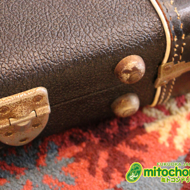 ロゴが取れてしまっていますが、1970年代中期のハードケースです！