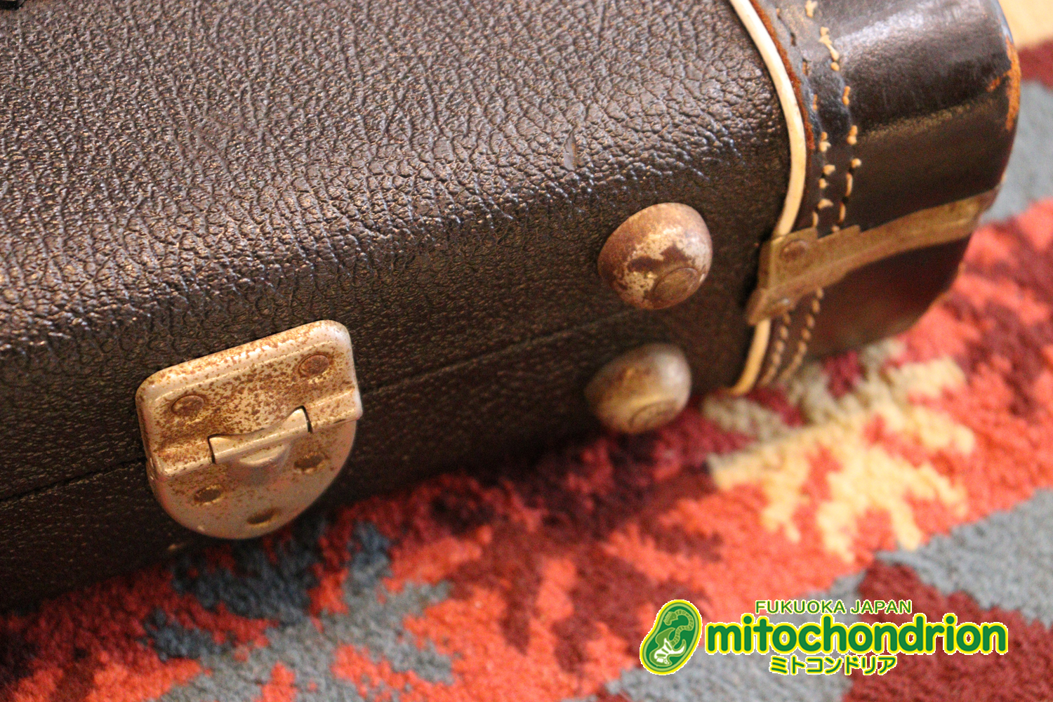 ロゴが取れてしまっていますが、1970年代中期のハードケースです！