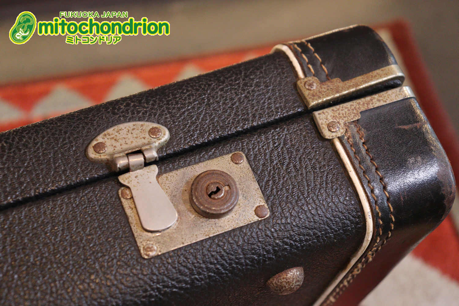 ロゴが取れてしまっていますが、1970年代中期のハードケースです！