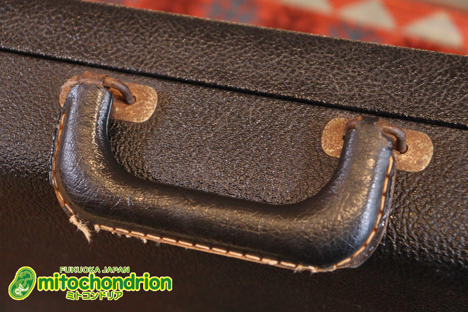 ロゴが取れてしまっていますが、1970年代中期のハードケースです！