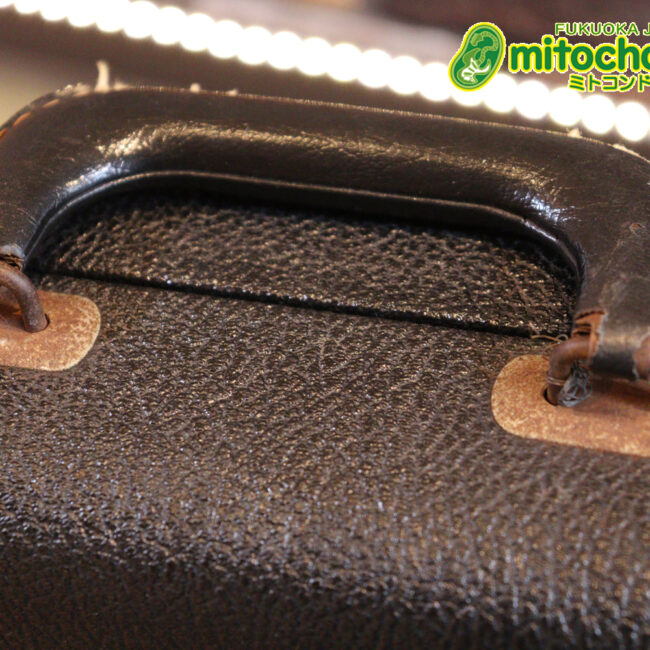 ロゴが取れてしまっていますが、1970年代中期のハードケースです！