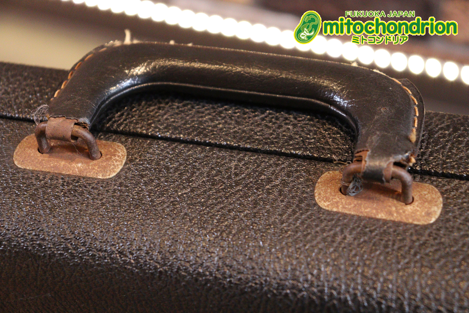 ロゴが取れてしまっていますが、1970年代中期のハードケースです！