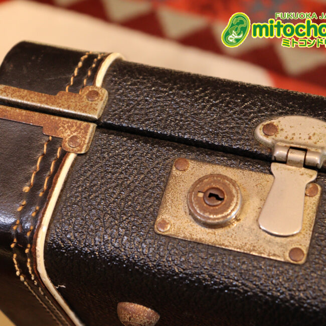 ロゴが取れてしまっていますが、1970年代中期のハードケースです！