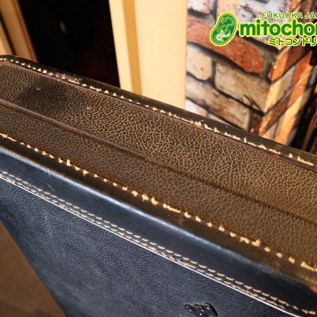 ロゴが取れてしまっていますが、1970年代中期のハードケースです！