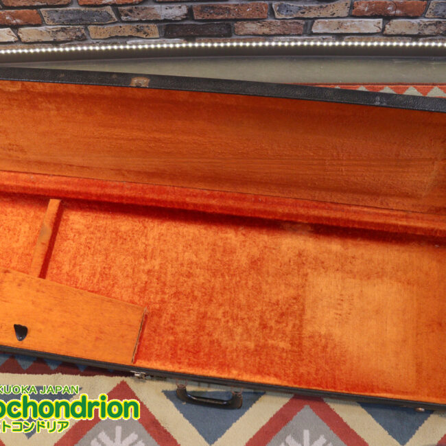 ロゴが取れてしまっていますが、1970年代中期のハードケースです！